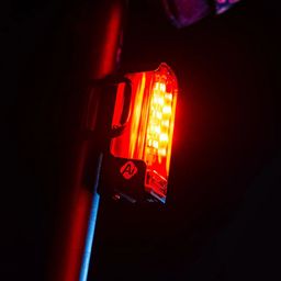 Lezyne Achterlicht Strip Pro AI Alert 400+ (4710582553769)