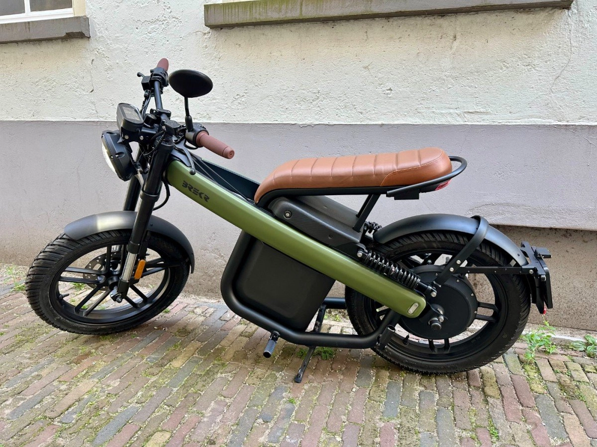 Brekr B4000 Brommer 52km/u Army Green / Brown Saddle M 2026 (F.12272)