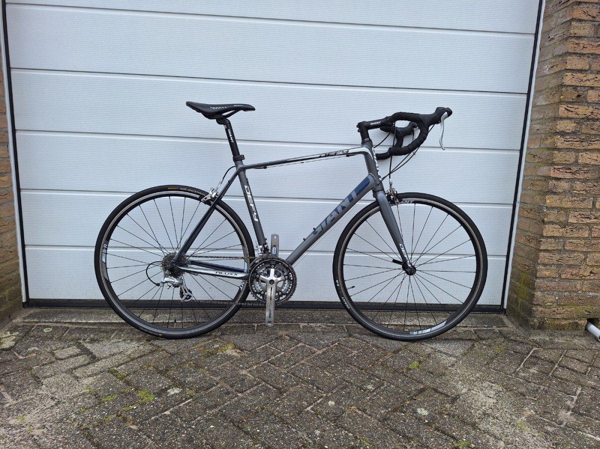 Giant Defy Aluxx 3x8, Grijs (F.23926)