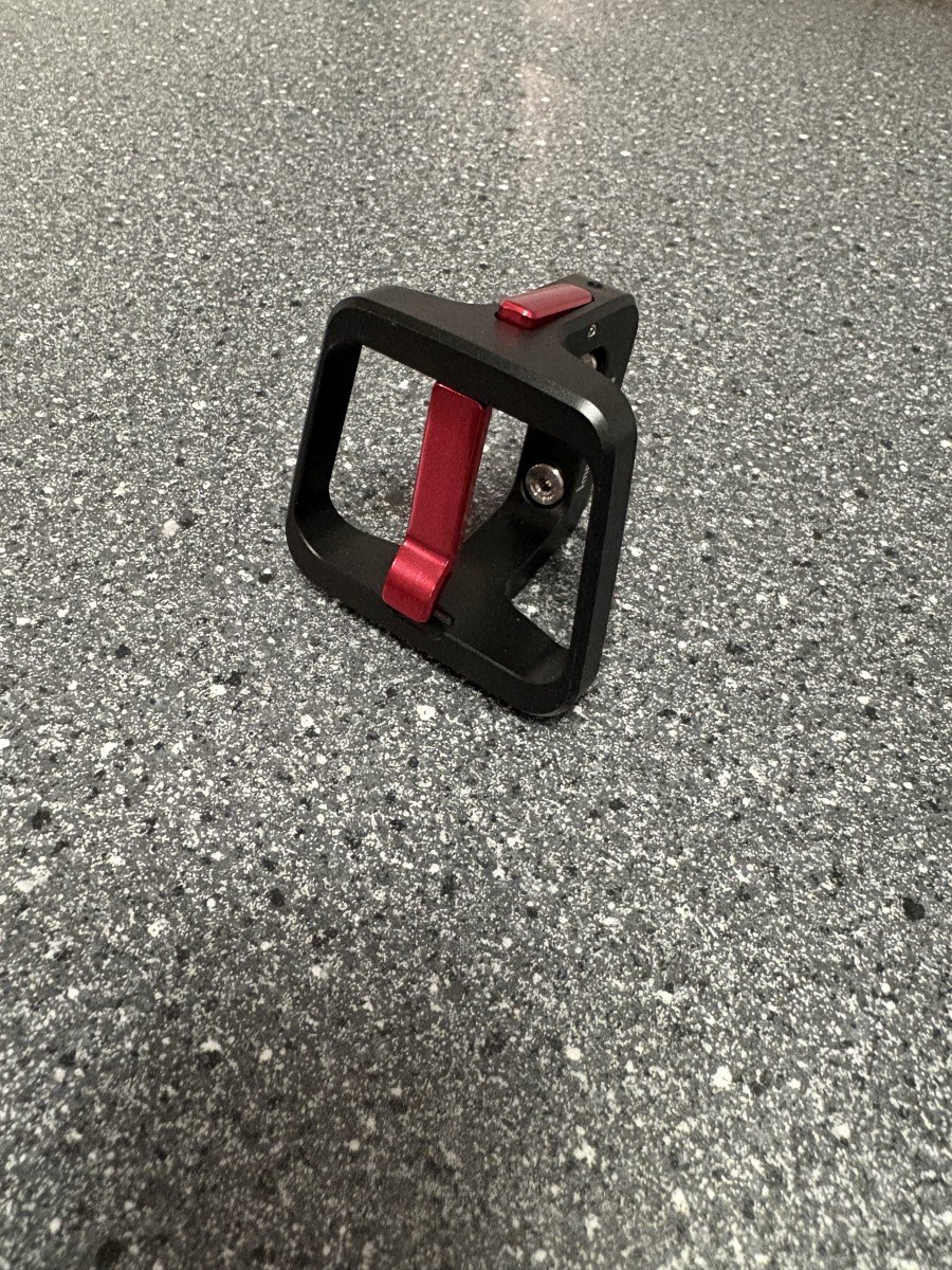 H&h CNC Front Carrier Block (Push Down) BLACK/RED (2181002297884)