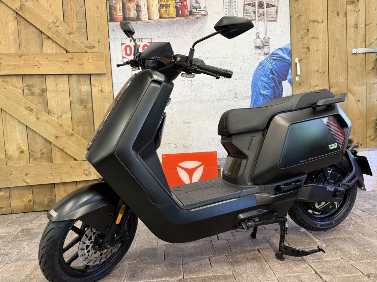 NIU NQiX 25km snorscooter Elektrisch Matzwart 2026 (F.106046)