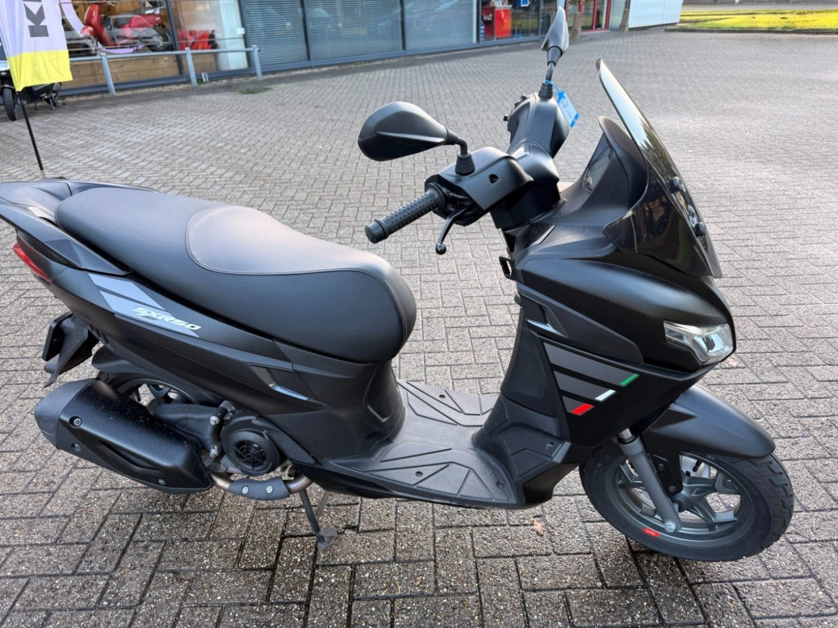 Aprilia SXR 1-cilinder, 4-takt, luchtgekoeld, injectie Matzwart