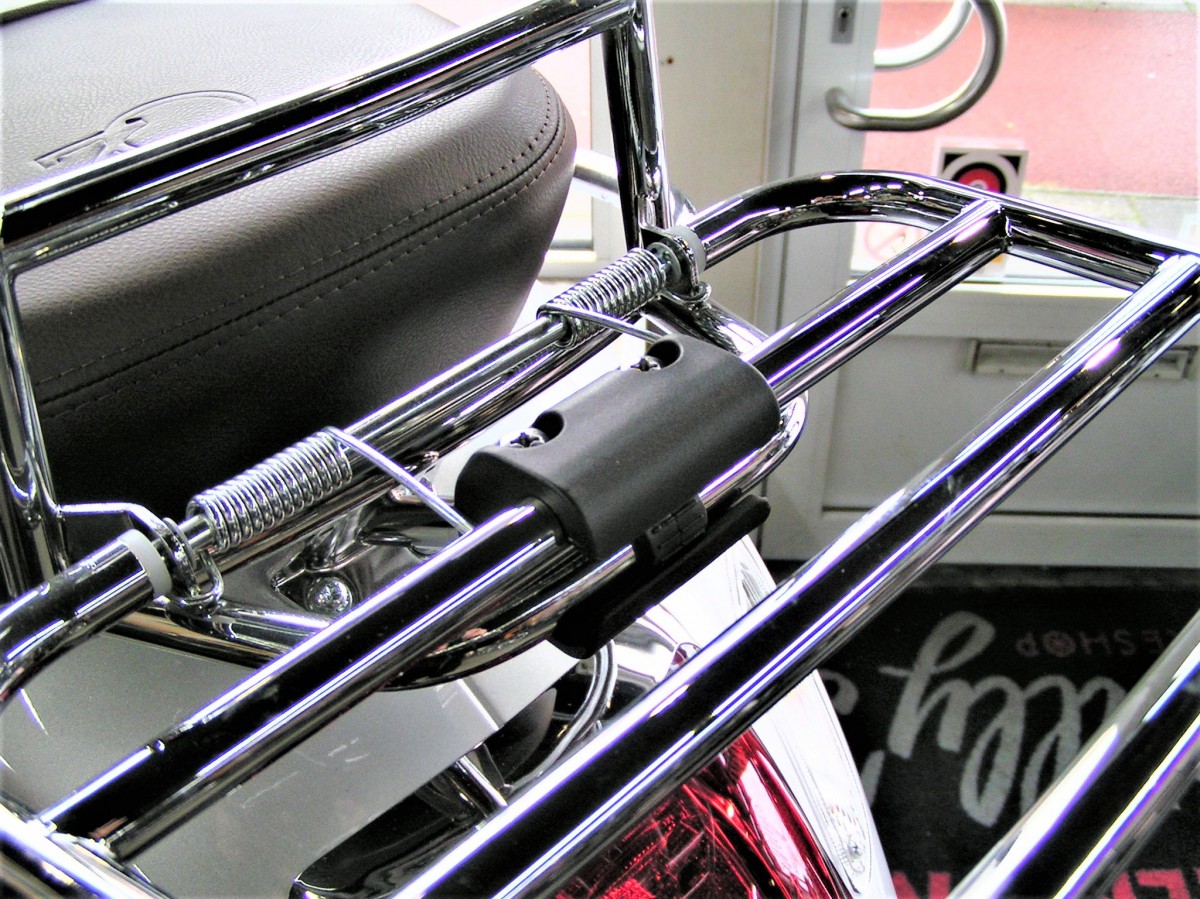 Vespa Achterklapdrager klem prima/sprint (1B003961)