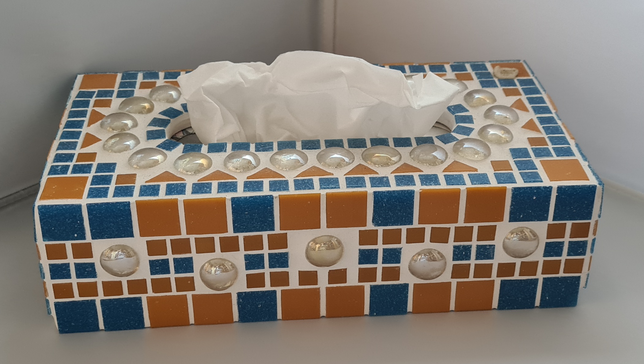 Tissue box