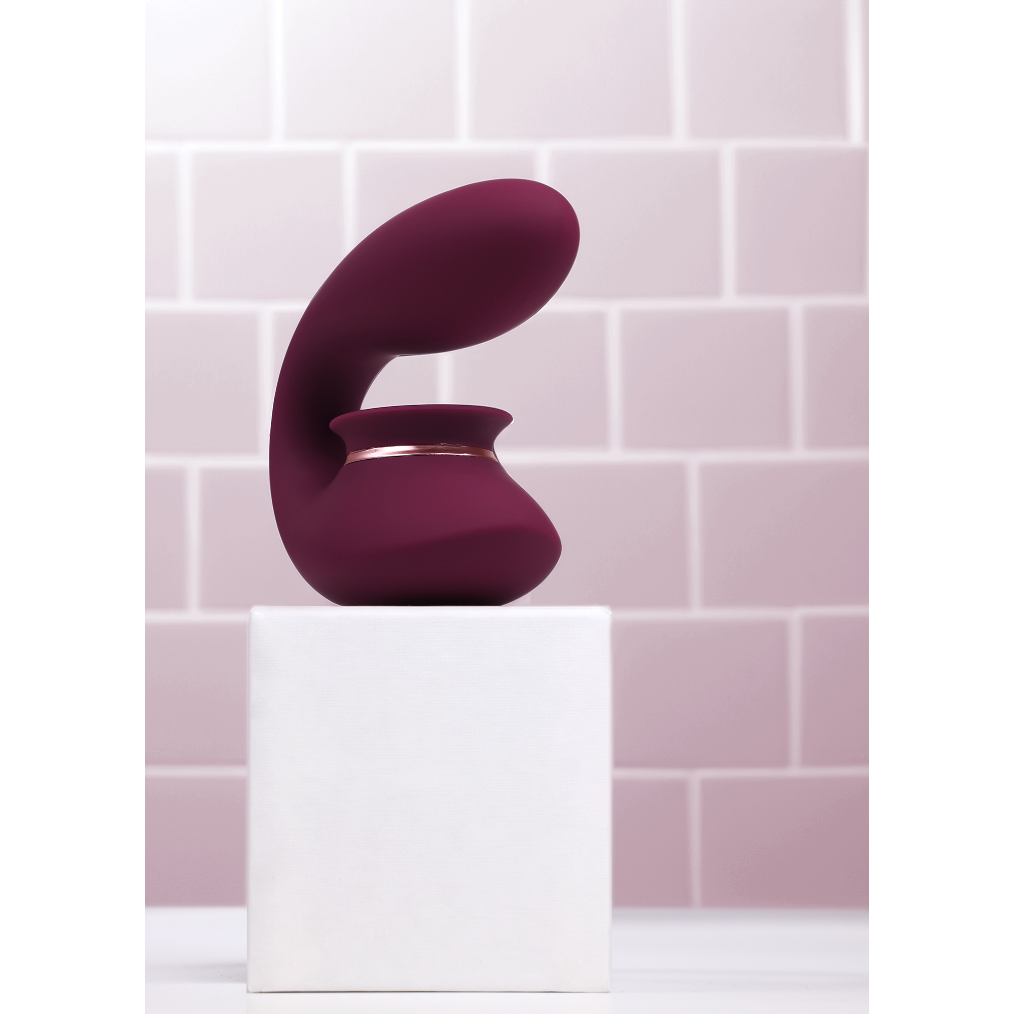 Innovation by shots Twitch 3 - Oplaadbare Vibrator en Suction - Bordeaurot (8714273054982)