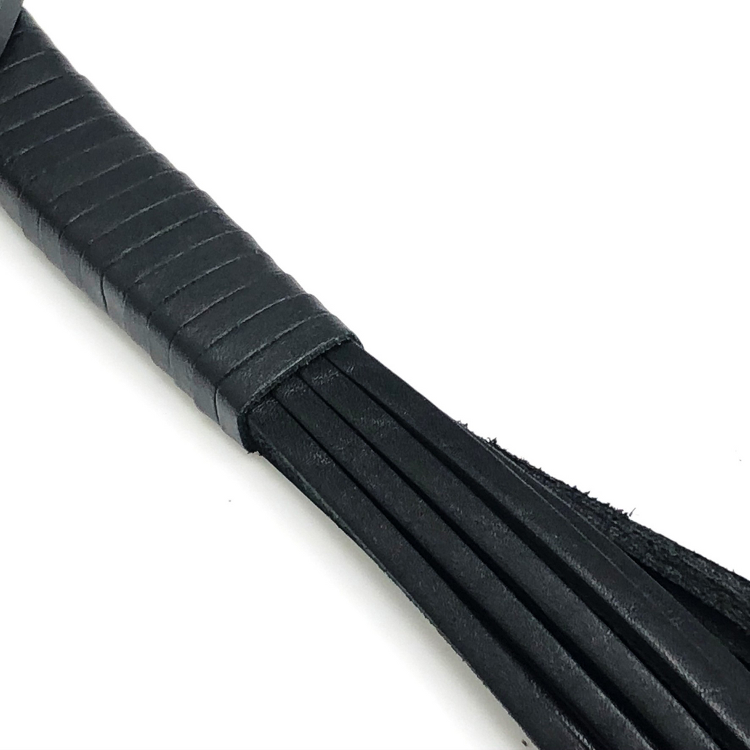 Red leather Martinet met Leren Touwen - 43 cm - Zwart (3701019810808)