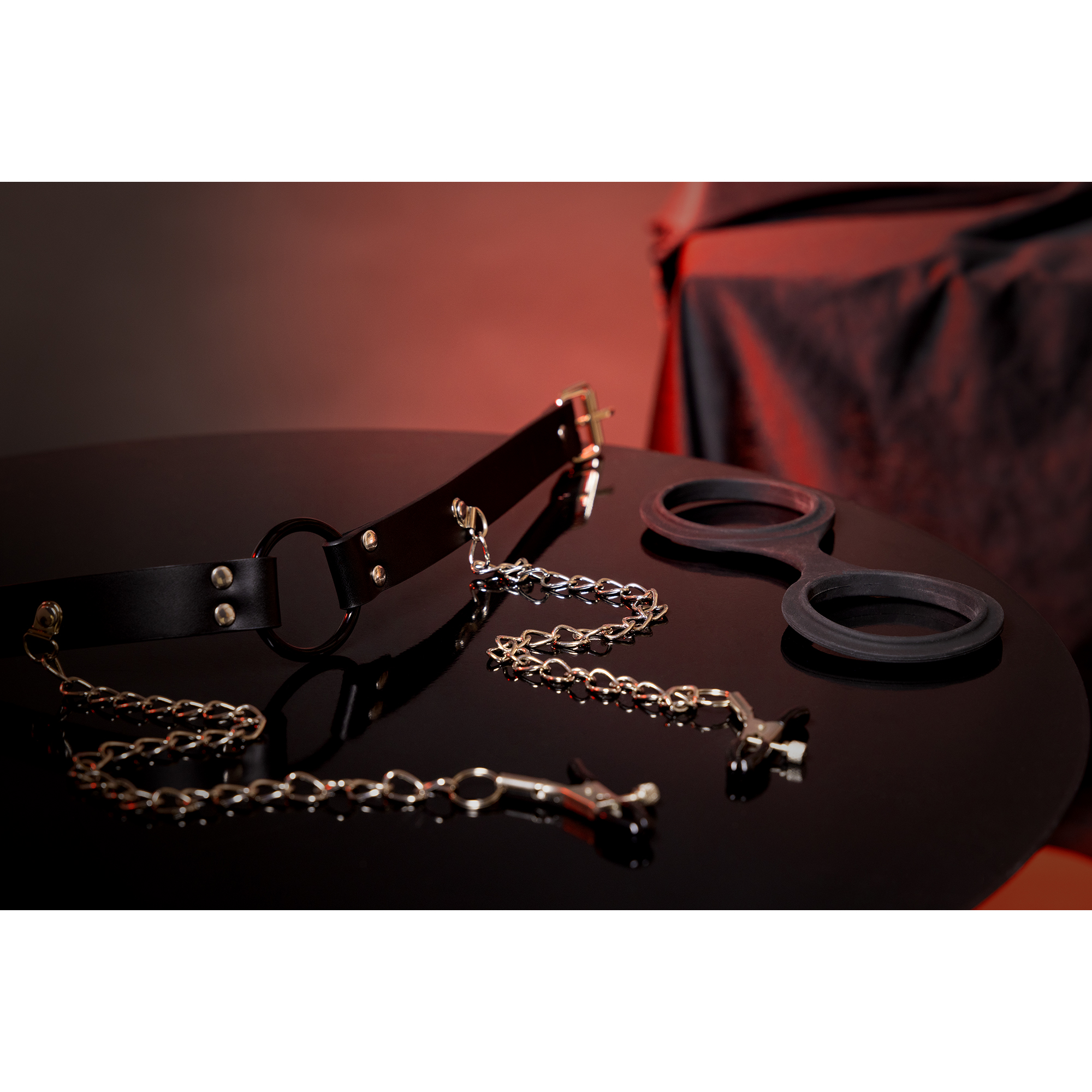 Ouch! by shots O-Ring Gag met Nipple Clamps - Zwart (8714273048103)